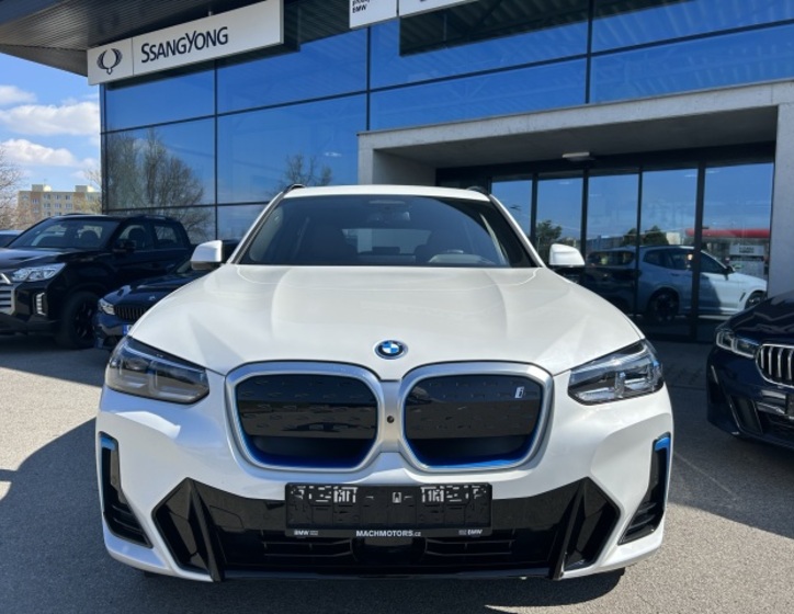BMW iX3 1