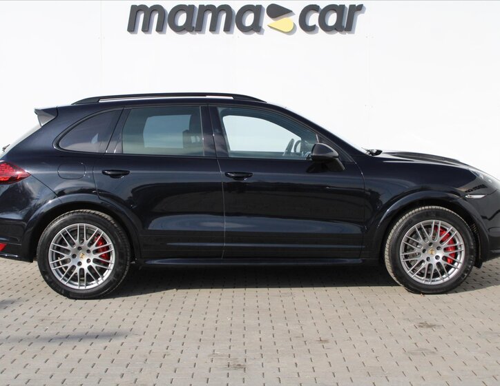 Porsche Cayenne SUV 4,8 l 397 kw