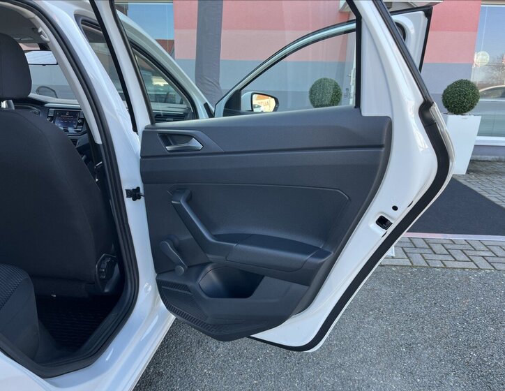 Volkswagen Polo Hatchback 999,0 48 kw