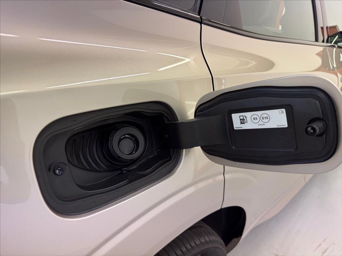 Volvo XC60 SUV / Terénní 2,0 l 184 kw