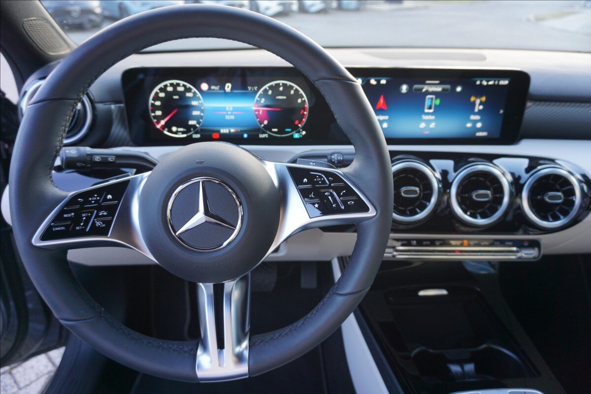 Mercedes-Benz Třídy A Hatchback 1,3 l 100 kw