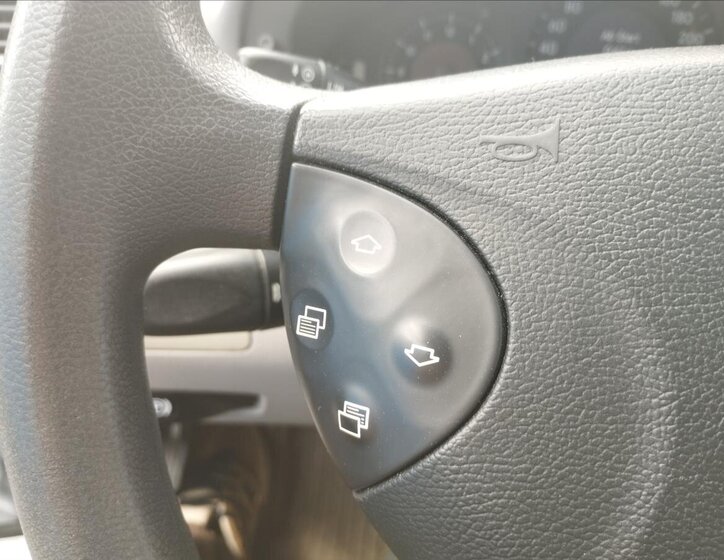 Mercedes-Benz Třídy E Sedan / Limuzína 1,8 l 120 kw