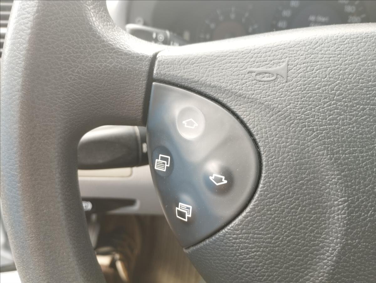 Mercedes-Benz Třídy E Sedan / Limuzína 1,8 l 120 kw