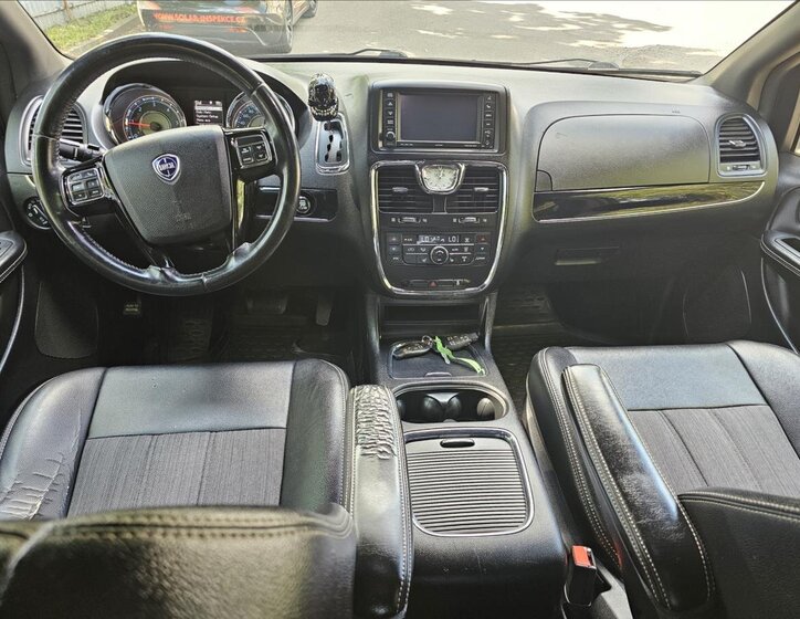 Lancia Voyager MPV 2,8 l 130 kw