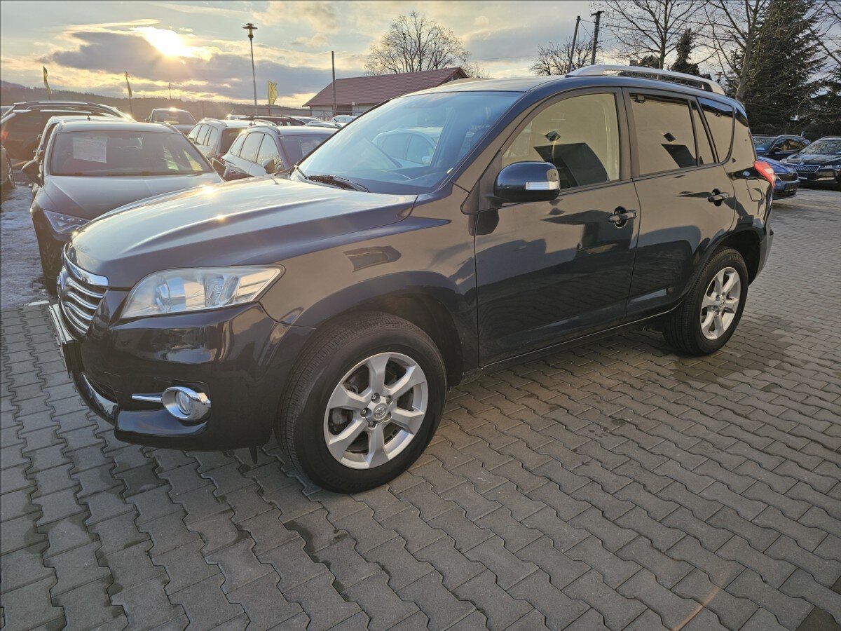 Toyota RAV4 Kombi 2,2 l 110 kw