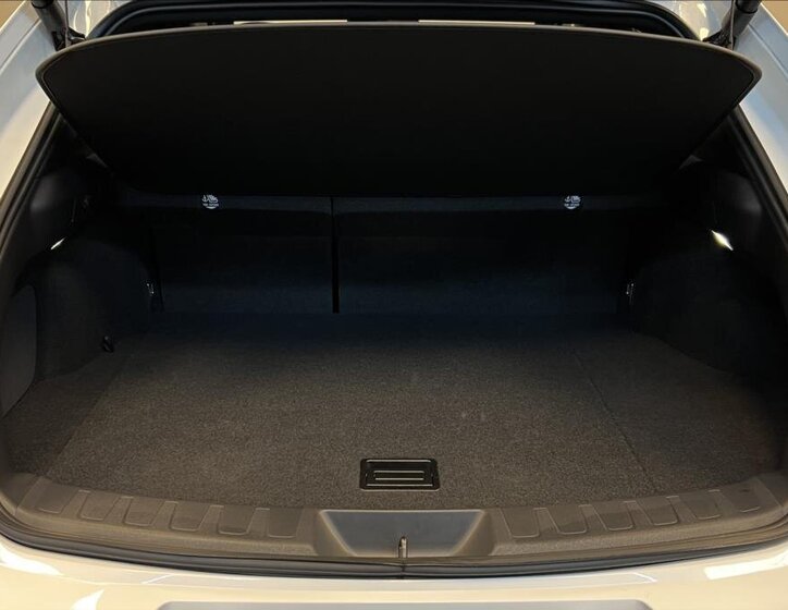 Lexus UX 300h Hatchback 2,0 l 146 kw