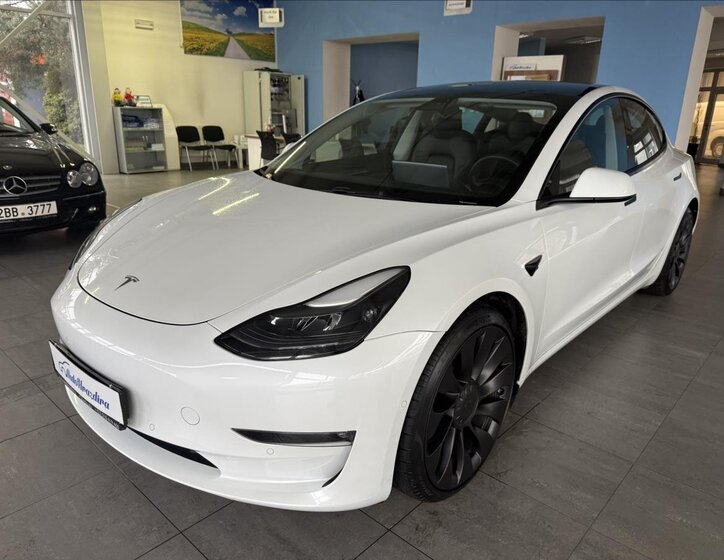 Tesla Model 3 Sedan / Limuzína 0,0 377 kw