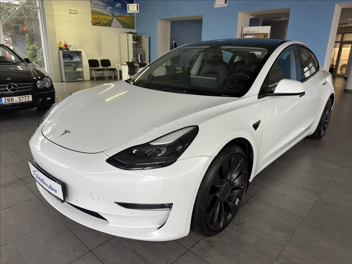 Tesla Model 3 Sedan / Limuzína 0,0 377 kw