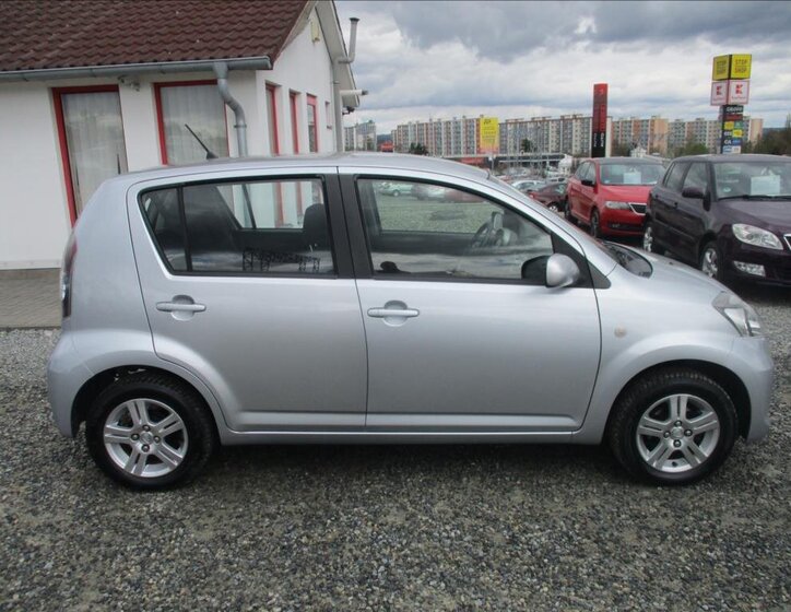 Subaru Justy Hatchback 998,0 51 kw