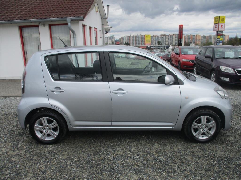 Subaru Justy Hatchback 998,0 51 kw