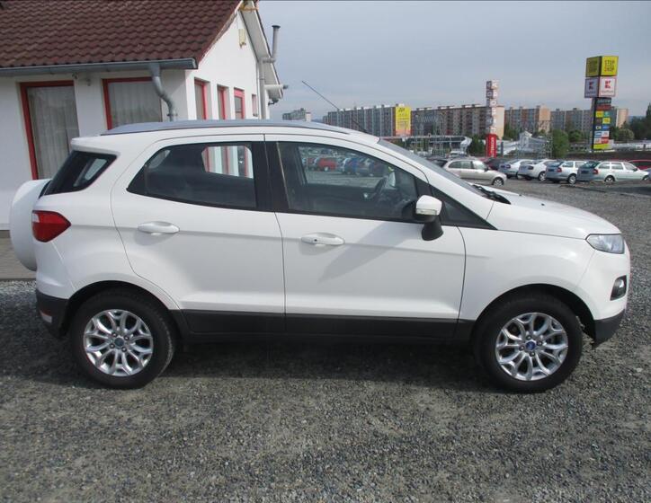Ford EcoSport 4