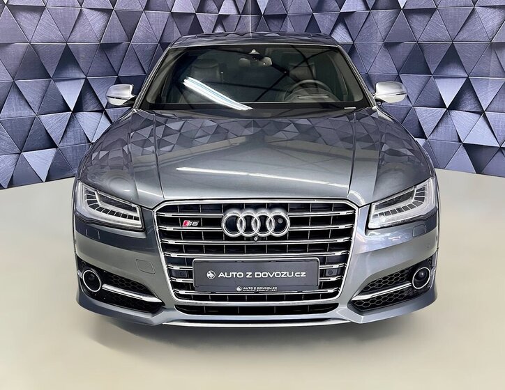 Audi S8 Sedan / Limuzína 4,0 l 382 kw