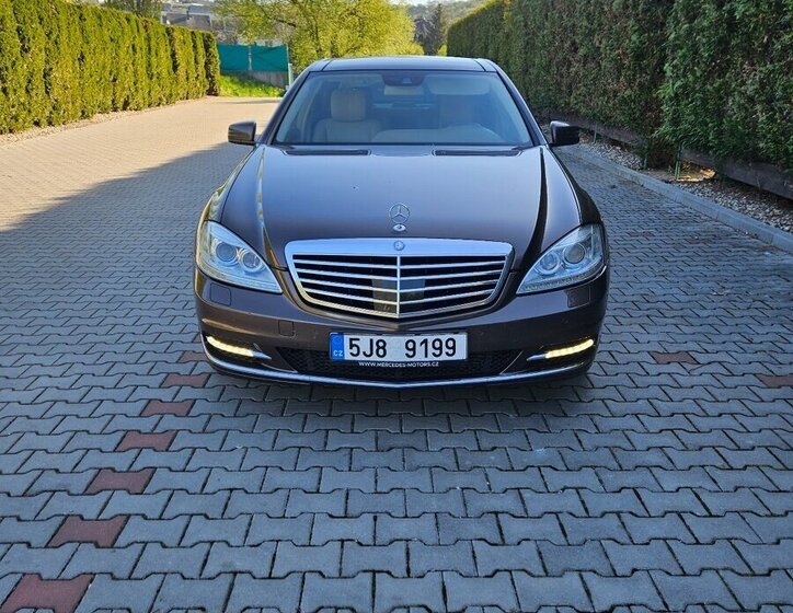 Mercedes-Benz Ostatní Sedan / Limuzína 0,0 0