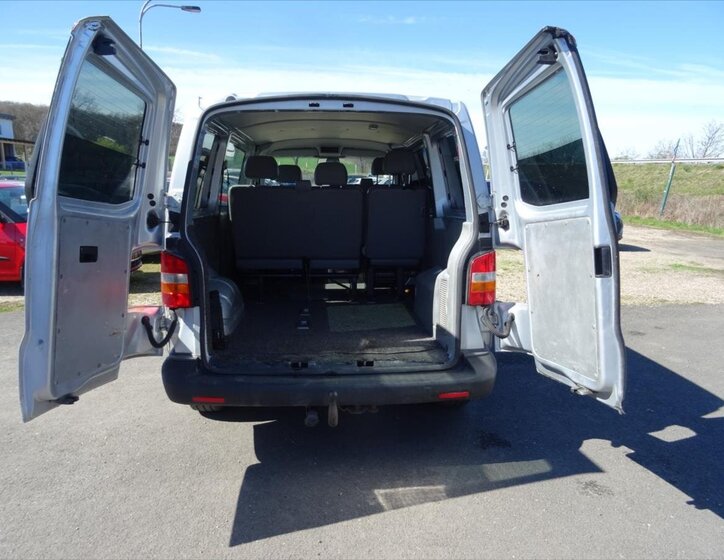 Volkswagen Caravelle MPV 2,5 l 96 kw