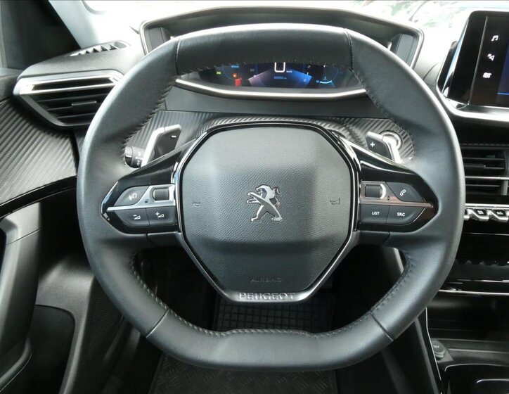 Peugeot 2008 SUV 1,2 l 96 kw