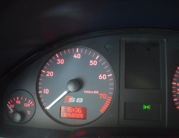 Audi S8 Sedan / Limuzína 4,2 l 265 kw