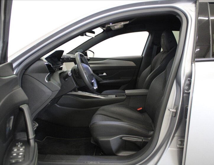 Peugeot 308 Hatchback 1,2 l 96 kw