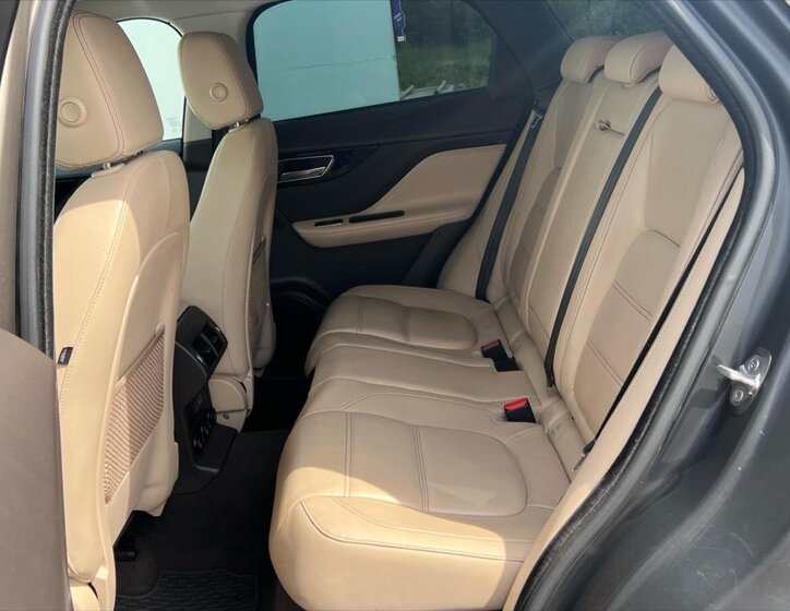 Jaguar F-Pace Kombi 2,0 l 132 kw