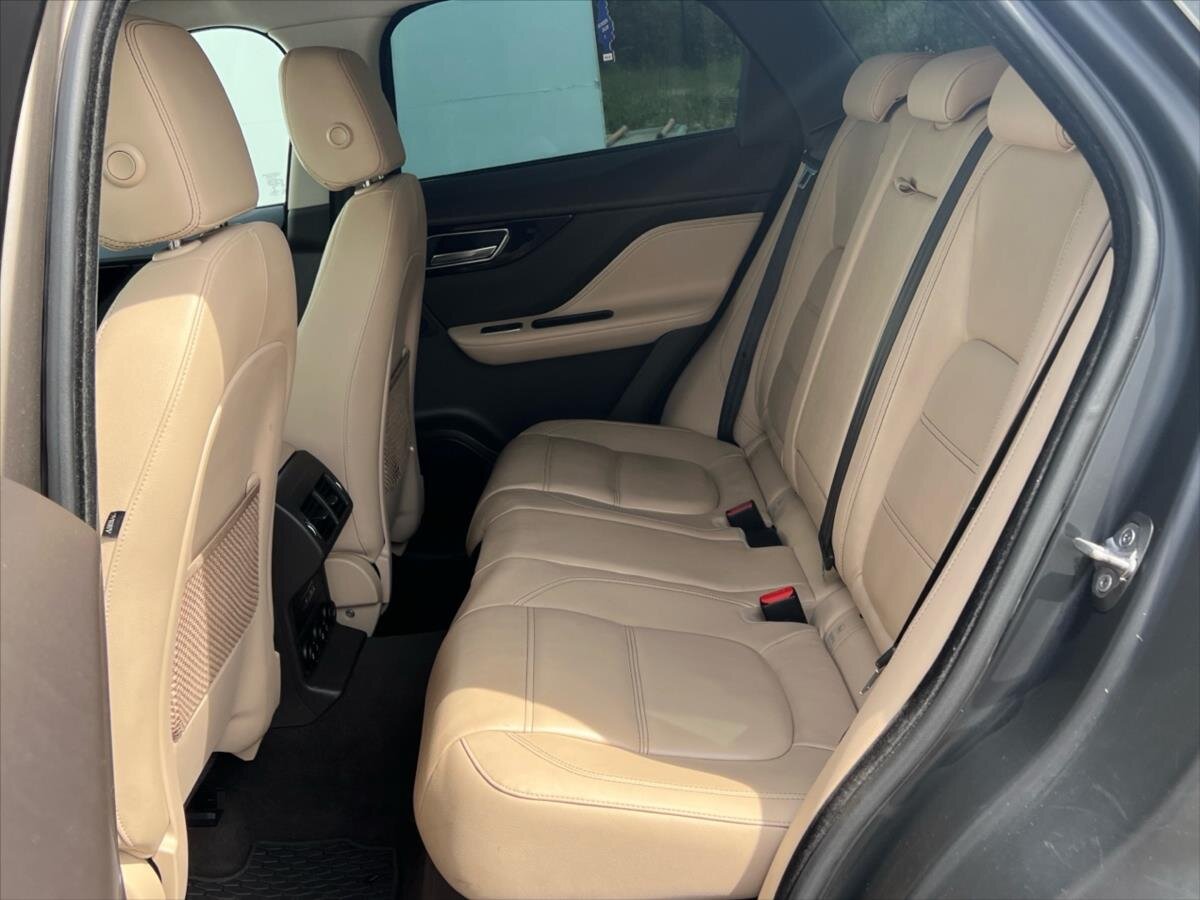 Jaguar F-Pace Kombi 2,0 l 132 kw