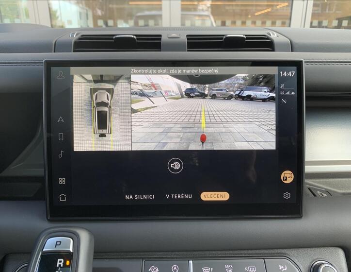 Land Rover Defender 77