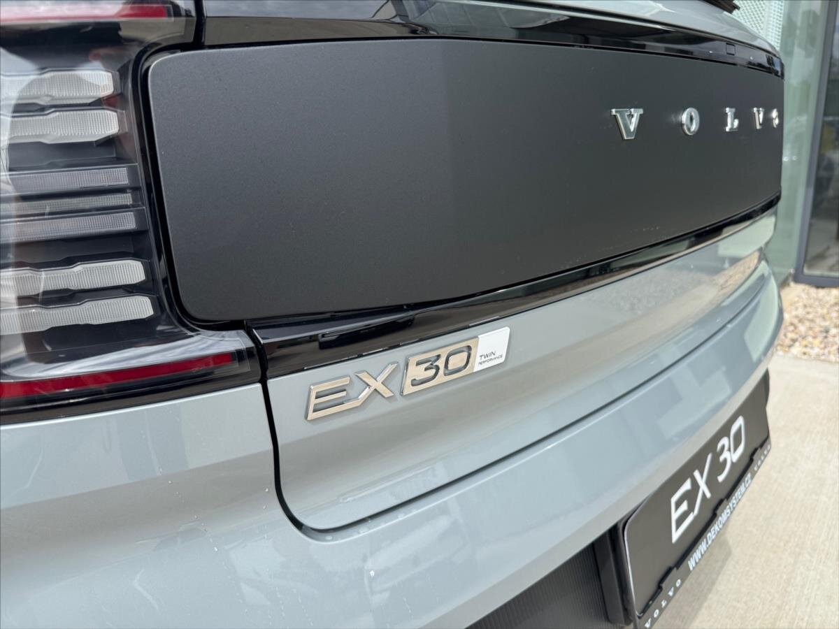 Volvo EX30 SUV / Terénní 0,0 315 kw