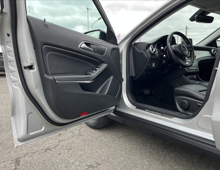 Mercedes-Benz GLA Hatchback 1,6 l 115 kw