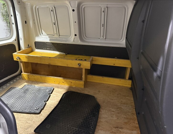 Volkswagen Caddy Skříň 1,6 l 75 kw