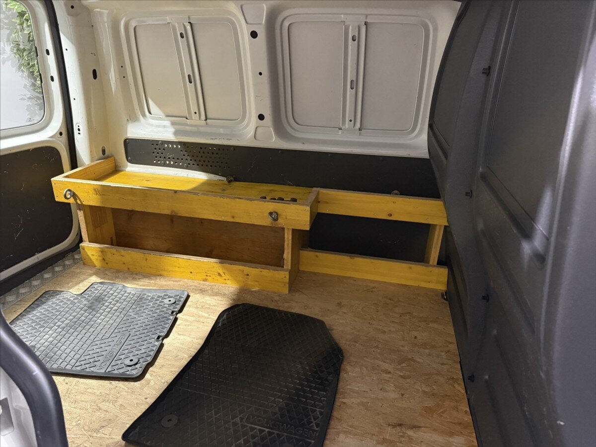 Volkswagen Caddy Skříň 1,6 l 75 kw