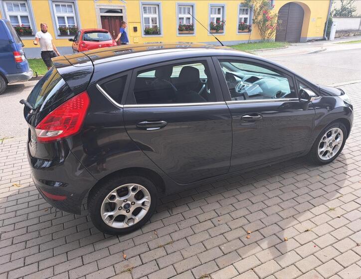 Ford Fiesta 12