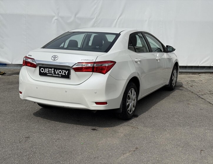 Toyota Corolla Sedan / Limuzína 1,6 l 97 kw