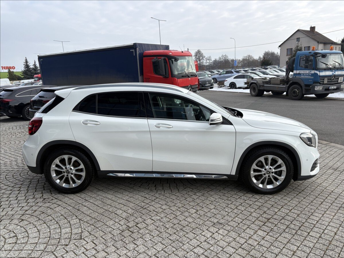 Mercedes-Benz GLA SUV 2,0 l 135 kw
