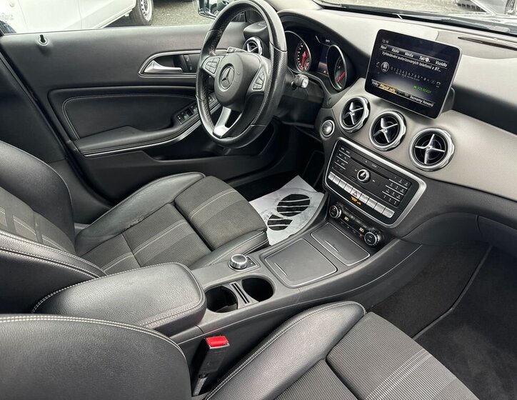 Mercedes-Benz GLA 12