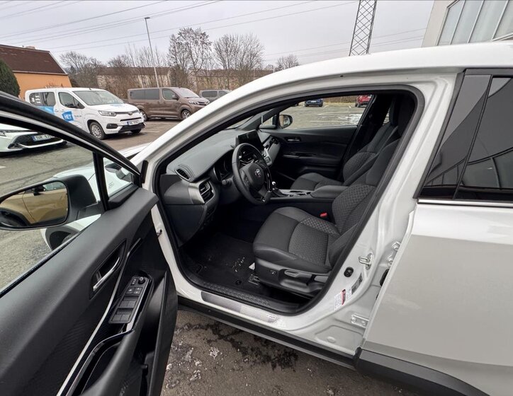 Toyota C-HR Hatchback 1,8 l 72 kw