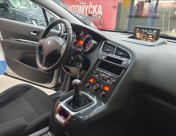Peugeot 5008 MPV 1,6 l 88 kw