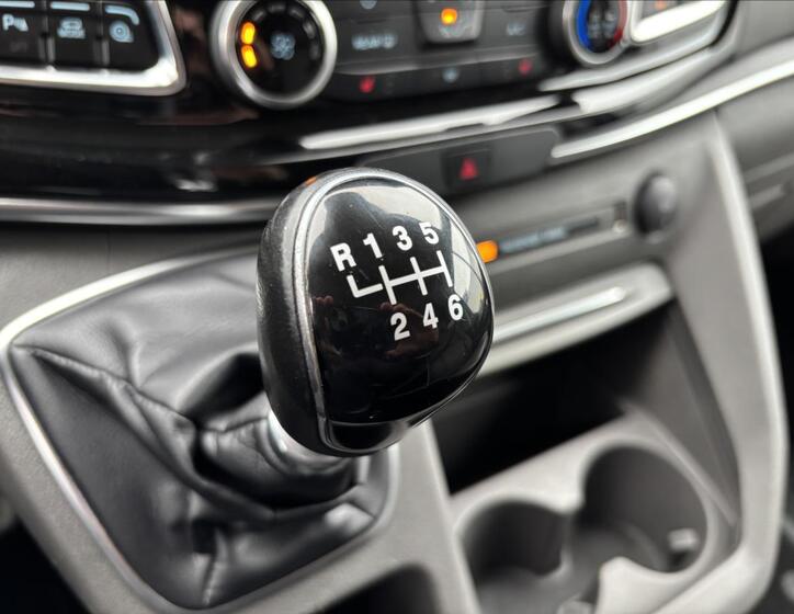 Ford Tourneo Custom 33