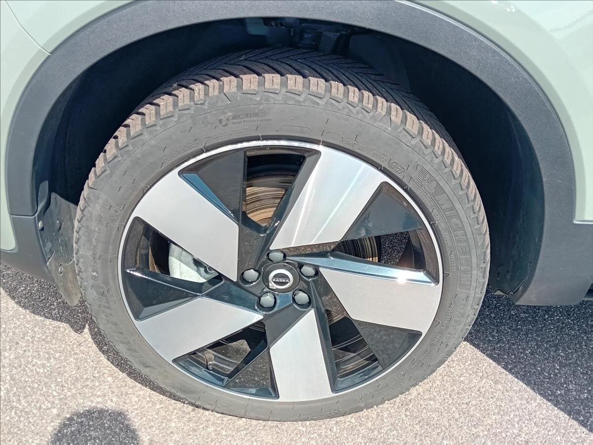Volvo C40 Hatchback 0,0 300 kw