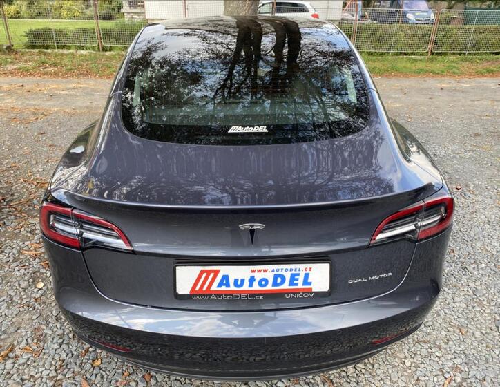 Tesla Model 3 6