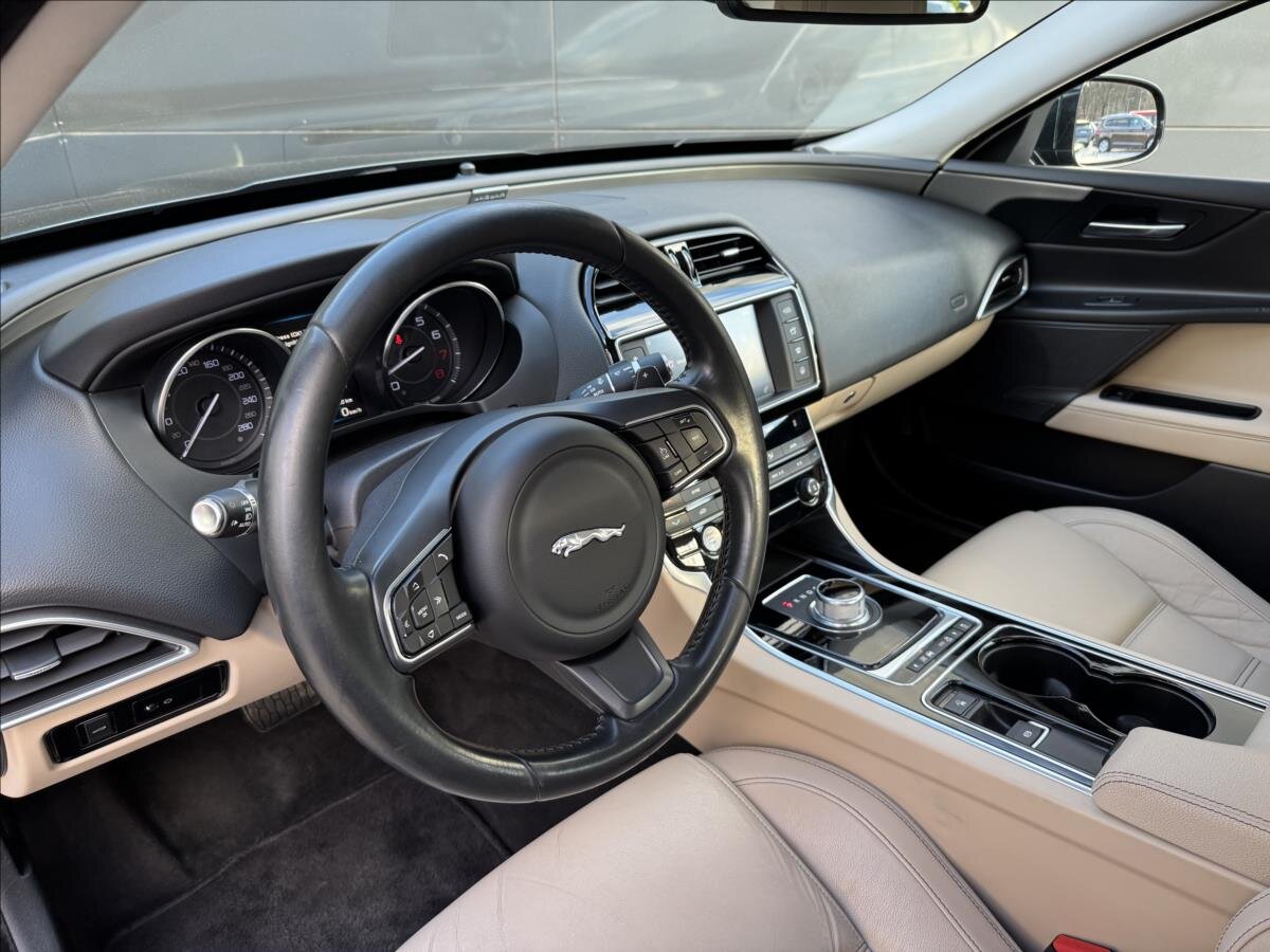 Jaguar XE