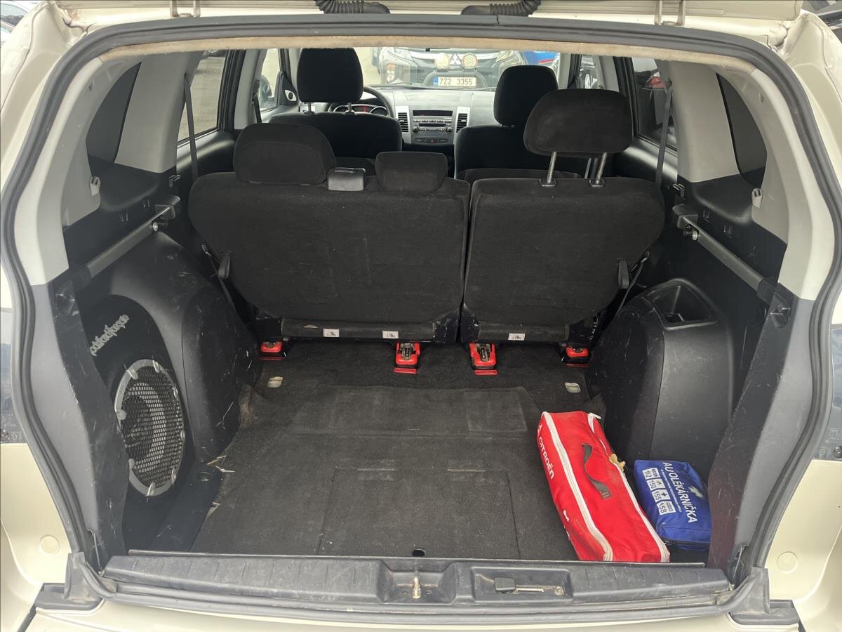 Mitsubishi Outlander SUV / Terénní 2,0 l 103 kw