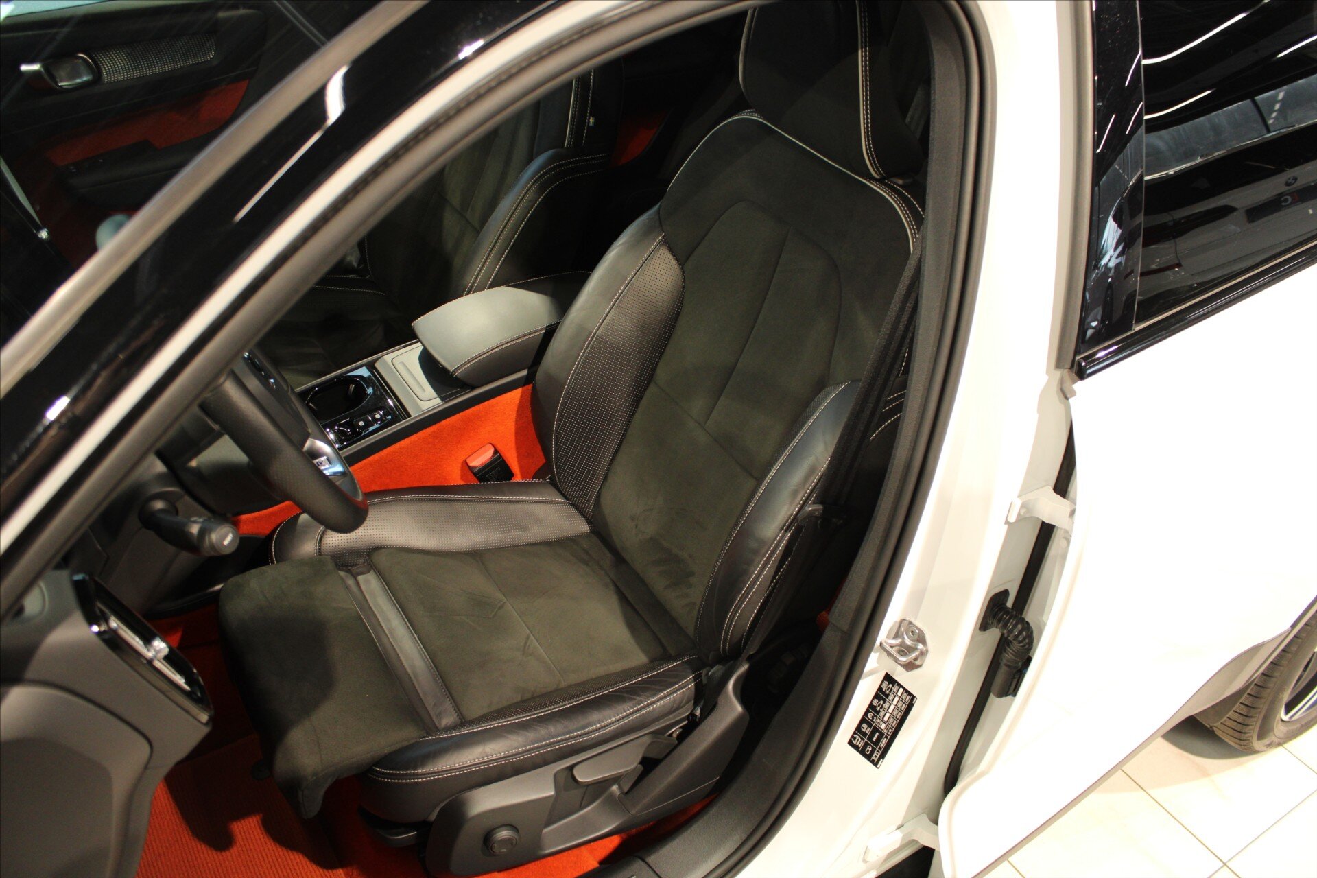 Volvo XC40 SUV / Terénní 2,0 l 140 kw