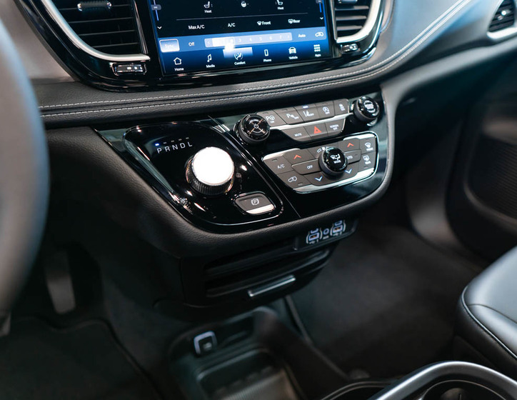 Chrysler Pacifica 25