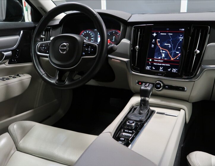 Volvo S90 Sedan / Limuzína 2,0 l 173 kw