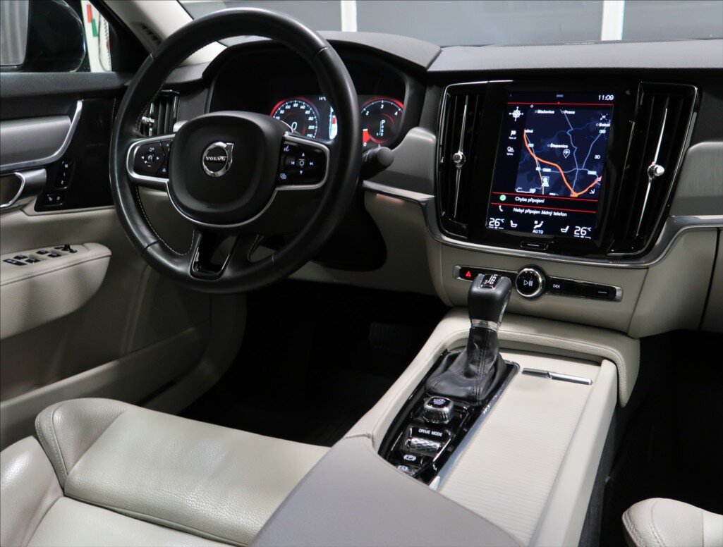 Volvo S90 Sedan / Limuzína 2,0 l 173 kw