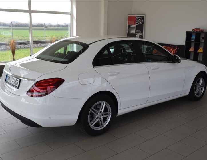 Mercedes-Benz Třídy C Sedan / Limuzína 2,1 l 125 kw