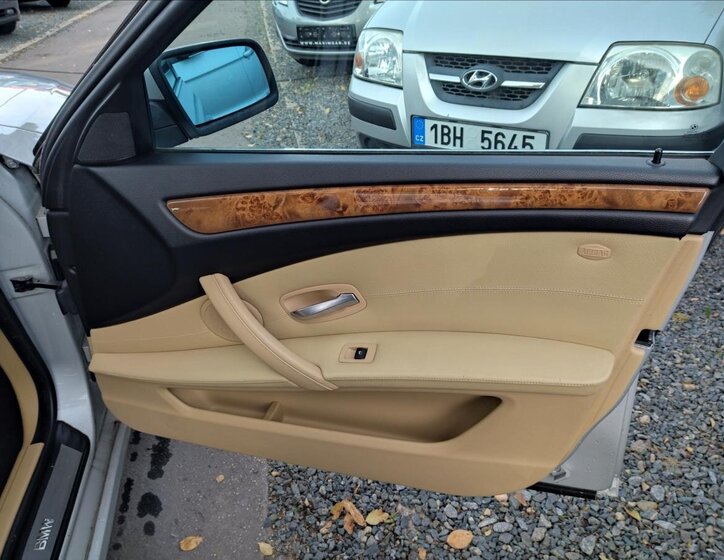 BMW Řada 5 Kombi 3,0 l 145 kw