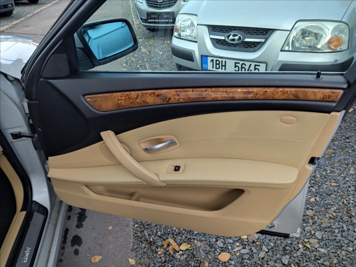 BMW Řada 5 Kombi 3,0 l 145 kw