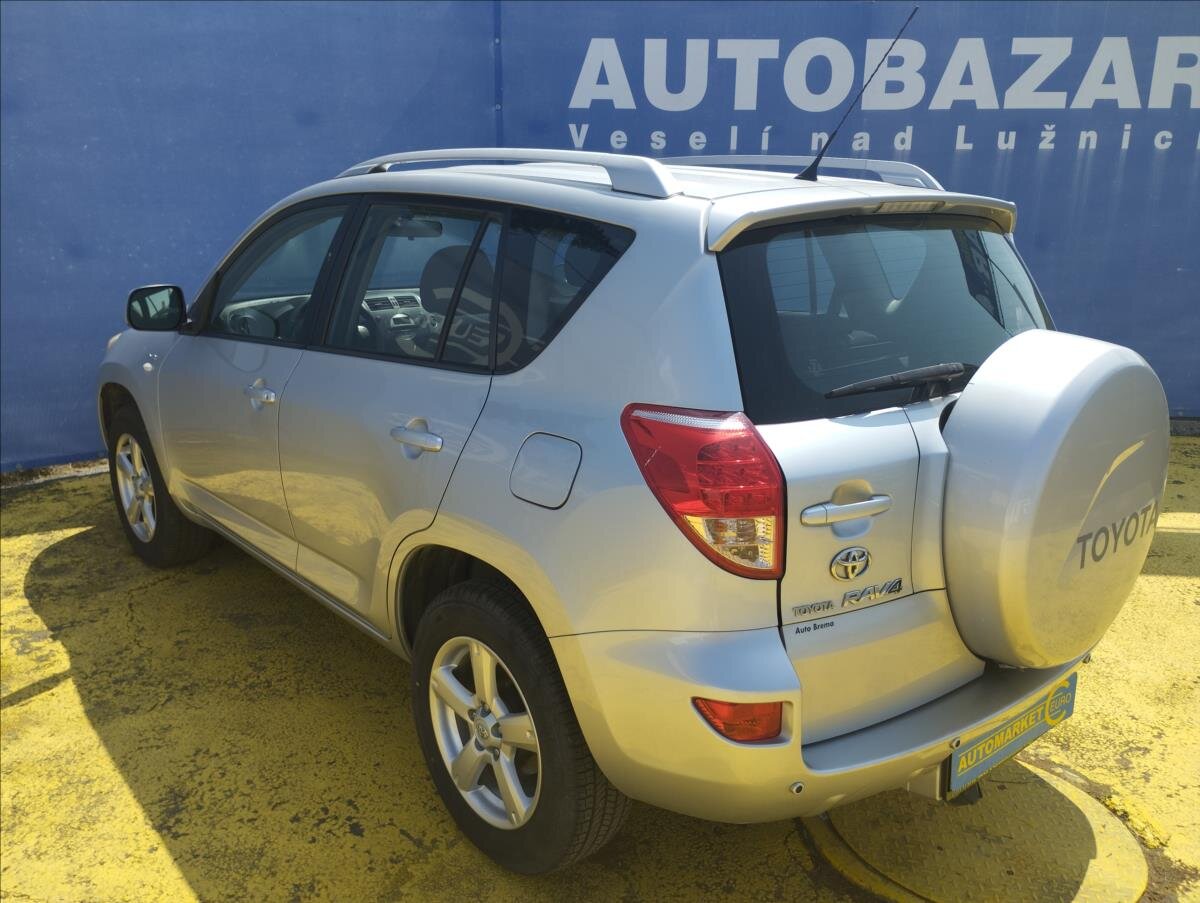 Toyota RAV4 SUV 2,2 l 100 kw