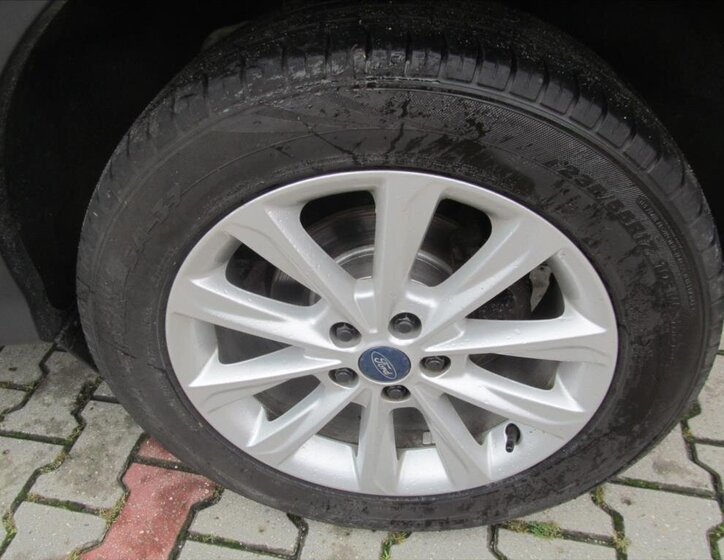 Ford Kuga SUV / Terénní 2,0 l 110 kw