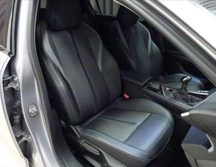 Peugeot 308 Hatchback 1,2 l 96 kw