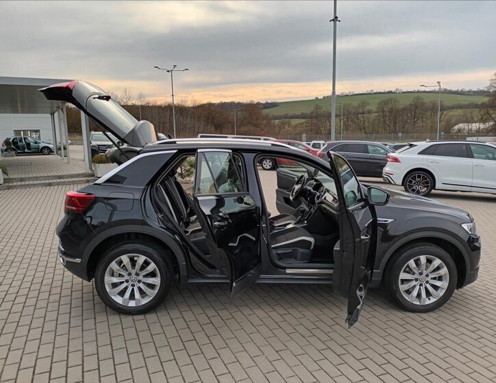 Volkswagen T-Roc SUV / Terénní 1,5 l 110 kw